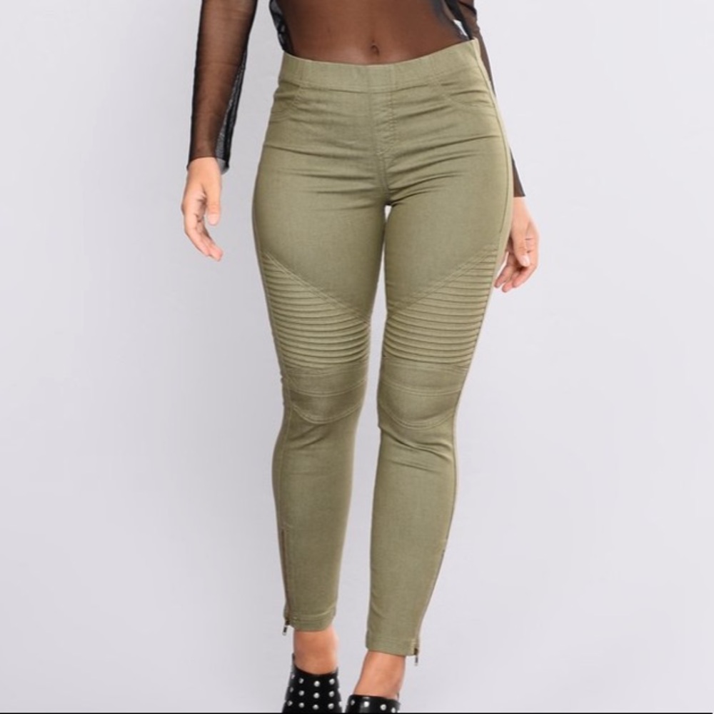 Green cropped pants